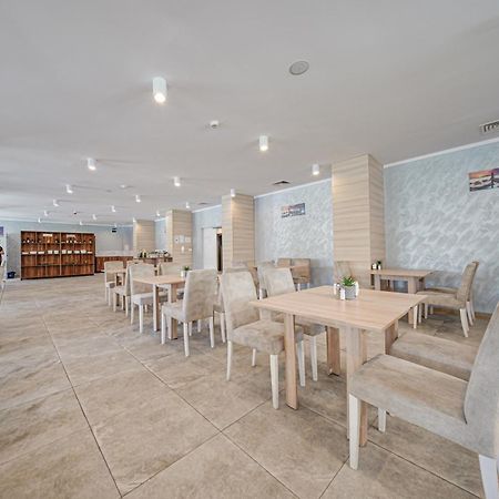 Cinema Hotel Primorsko Luaran gambar