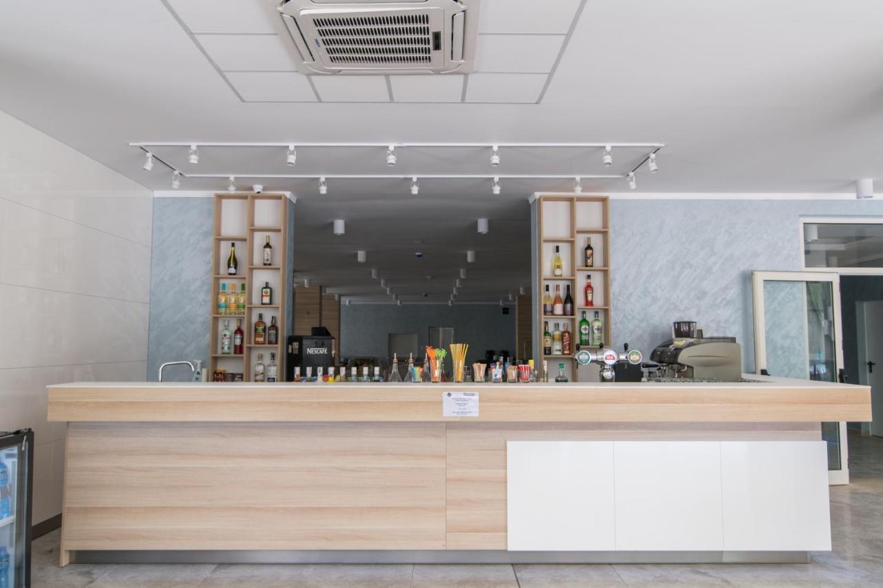Cinema Hotel Primorsko Luaran gambar